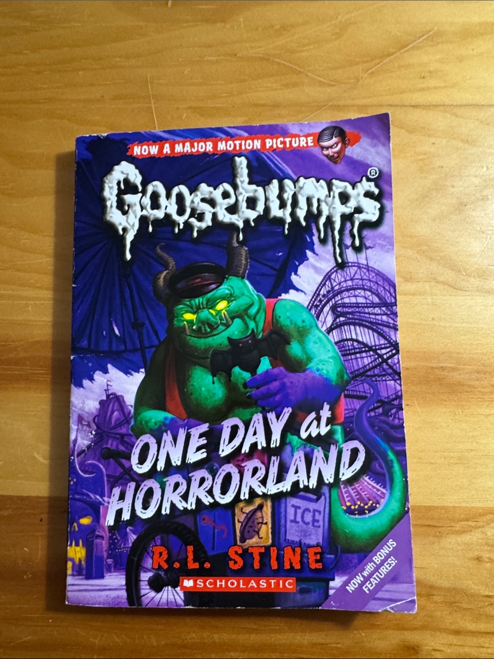 🌈2/$8  One Day at Horrorland #16 in the Goosebumps Series